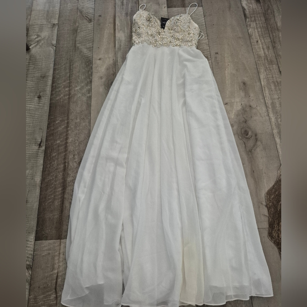 SoieBlu WHITE Formal Dress Maxi Embroidery Beaded Jewel Embellished S NWT - Picture 5 of 7